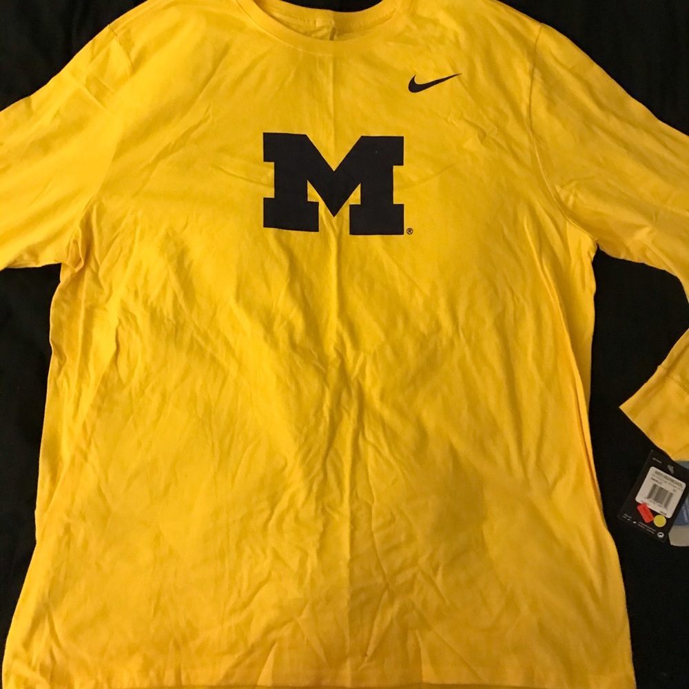 NWT Men’s XXL long sleeve Nike shirt